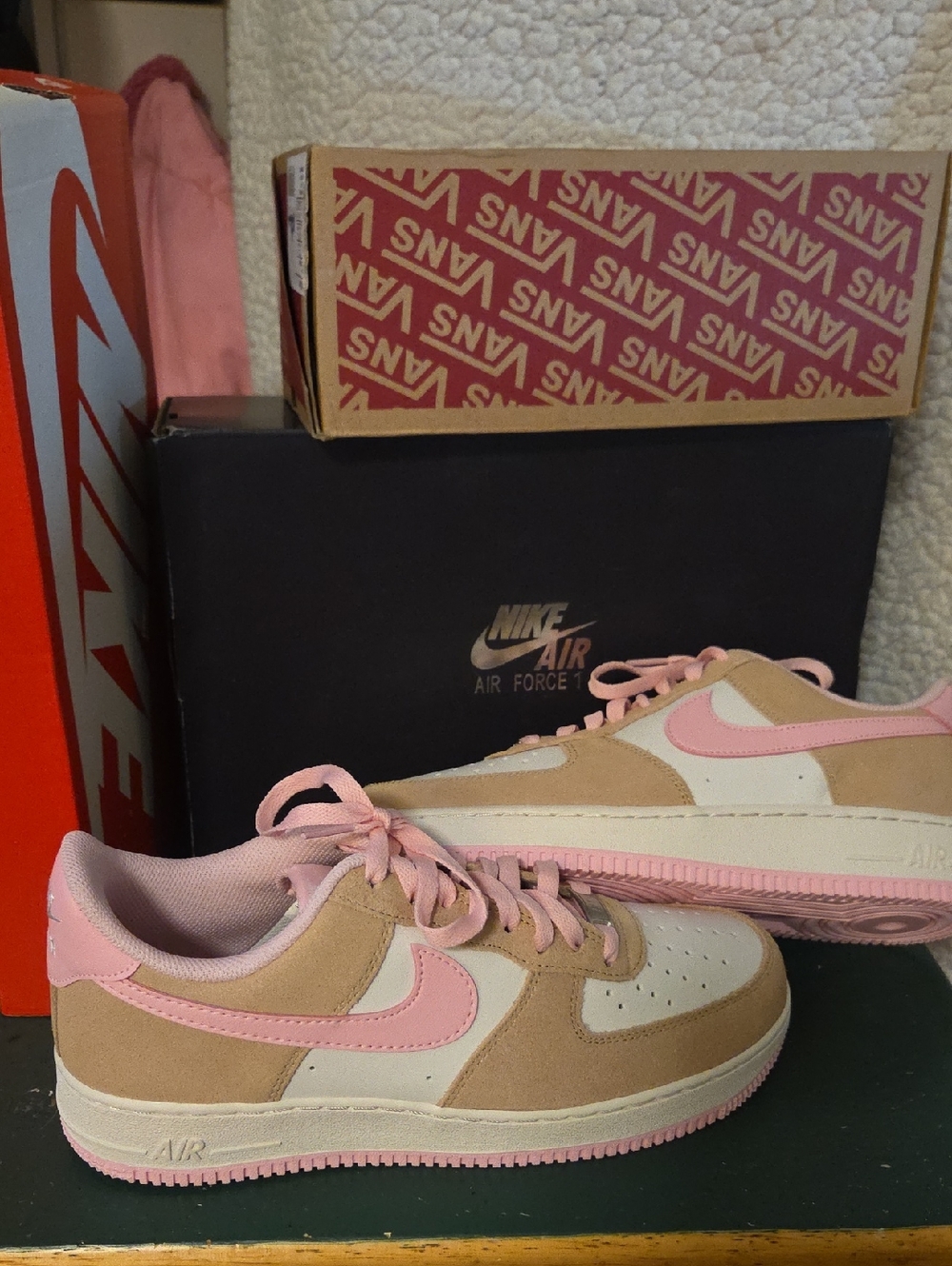 Nike Men’s Sneakers Pink White Tan